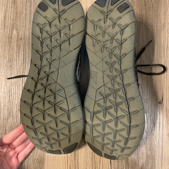 Men’s Nike Running Shoes - Picture 2 of 3